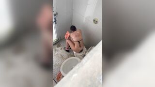 đứa em họ ở nhà mà nó mặc như thế này có lên địt không anh em