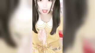 Em lolita onlyfan của mình bằng cách quay clip show vú to thủ dâm để tăng lượt fan
