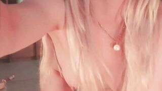 Gái dâm hàng ngon khoe hàng thủ dâm kích thích trên live