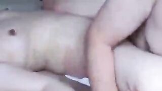 Ông chú già còn đổ đốn đi địt vợ của em trai sướng phát rên tại phòng