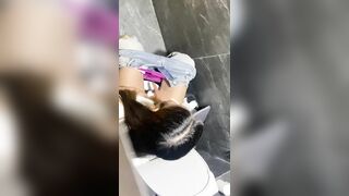 quay lén nhà vệ sinh mấy em sinh viên đi đái nhìn ngon vcl - phần 2