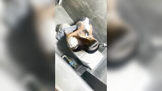 quay lén nhà vệ sinh mấy em sinh viên đi đái nhìn ngon vcl - phần 5