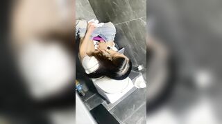 quay lén nhà vệ sinh mấy em sinh viên đi đái nhìn ngon vcl - phần 5