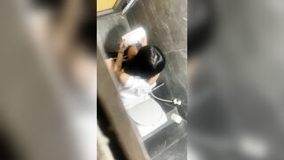 quay lén nhà vệ sinh mấy em sinh viên đi đái nhìn ngon vcl - phần 6