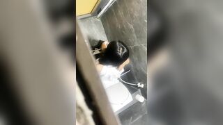 quay lén nhà vệ sinh mấy em sinh viên đi đái nhìn ngon vcl - phần 6
