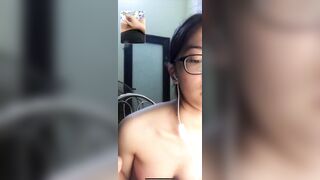 Call sex với nhỏ bạn chung lớp bắt nó móc lồn xoa vú cho mình sục p3