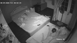 vợ chồng địt nhau con vợ dâm thật nước chảy ướt đệm luôn