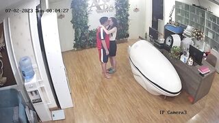 Hack cam phát hiện a trai cùng e dâu lén lút hôn nhau vụng trộm trong phòng