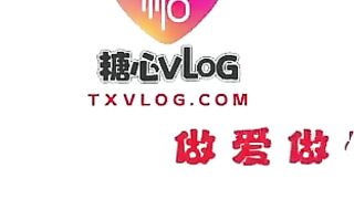 Đến nhà e b thân chơi tranh thủ lúc e tắm vào bắt e bú cu đè e ra đụ bắn lên mông