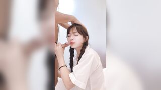 EM HỌ ĐANG NGỦ NGON THÌ LÔI E DẬY , BẮT BÚ BUỒI