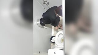 quay lén nhân viên ngân hàng đi đái em nào cũng trắng xinh - phần 7