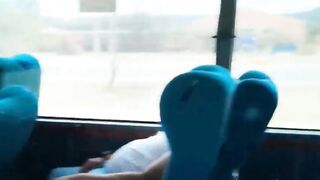 Cặp đôi lén lút đụ nhau trên xe buýt