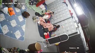 phòng ngủ mấy em KTV ngủ các em thay đồ nhìn nứng ghê - phần 1
