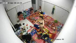 phòng ngủ mấy em KTV ngủ các em thay đồ nhìn nứng ghê - phần 7