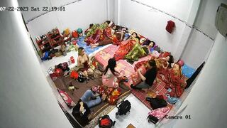 phòng ngủ mấy em KTV ngủ các em thay đồ nhìn nứng ghê - phần 9
