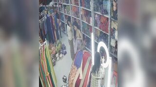 chủ shop quần áo thay quần áo nhìn em nó ngon quá