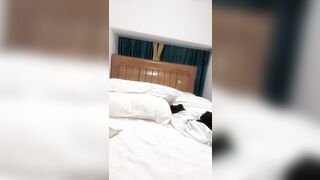 2 teen mình dây dâm cùng a họ cu bự trốn mẹ vào ks livetream địt nhau kiếm tiền 1