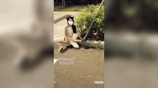 Dâm nữ nữa đêm bị chủ nhân bắt khỏa thân trói vào gốc cây móc lồn public