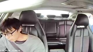 2 em hs mới lớn đi taxi lén lút quắn quýt nhau trên xe ngay sau lưng a tài xế