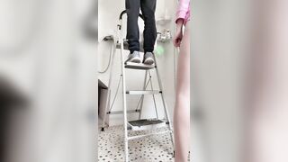 Dâm nữ nứng lồn mặc quần tất xuyên thấu mà k mặc đồ lót lộ lồn rậm lông cho a thợ xem