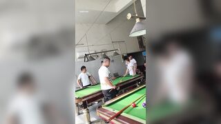 Dâm nữ khỏa thân vào quán bida chơi show hàng public cho mấy a ngắm hàng p1