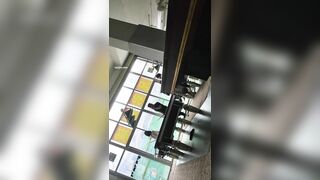 Dâm nữ khỏa thân vào quán bida chơi show hàng public cho mấy a ngắm hàng p2