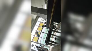 Dâm nữ khỏa thân vào quán bida chơi show hàng public cho mấy a ngắm hàng p2
