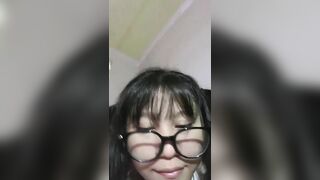 Livetream của em teen kính cận xinh vú múp cực dâm xem e khiêu dâm mà sướng điên p1