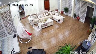 gái xinh ở nhà một mình em cởi chuồng đi quanh nhà