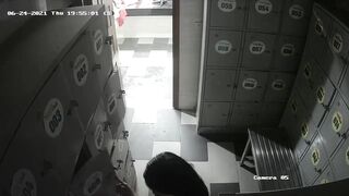 quay lén phòng thay đồ bể bơi toàn mấy em xinh tươi - phần 6