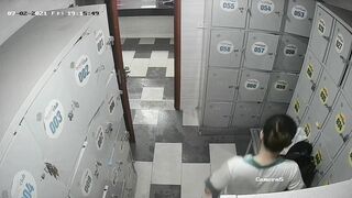 quay lén phòng thay đồ bể bơi toàn mấy em xinh tươi - phần 7