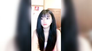 em không xinh thì còn ai xinh nữa , anh vô cho tiền em làm vú đi