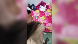 địt đứng bé sinh viên da trắng rồi xuất hết lên lưng em nó