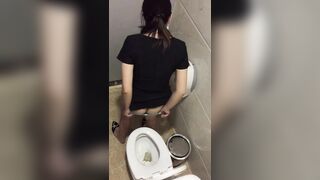 siêu phẩm quay lén nhà vệ sinh nữ toàn gái xinh vcl - phần 16
