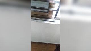 Ngắm gái đi đường và xuất tinh