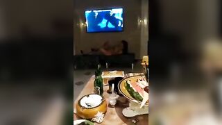 Buổi tiệc thác loạn trong KTV,các em nhân viên cởi đồ show hàng nhảy cực nứng
