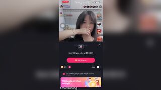 E teen sinh viên siêu xinh vú cực hồng lần đầu livetream khoe hàng nên hơi ngại