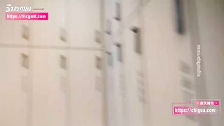 Quay lén trong phòng thay đồ nhà tắm công cộng nữ