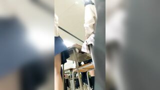 quay lén dưới váy mấy em sinh viên trên lớp học - phần 2