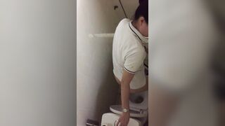 siêu phẩm quay lén nhà vệ sinh nữ toàn gái xinh vcl - phần 29