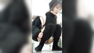 quay lén gái xinh đi đái thấy rõ lồn với mặt