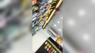 có 102 quay lén gái xinh làm TGDĐ váy ngắn quần lót - phần 10