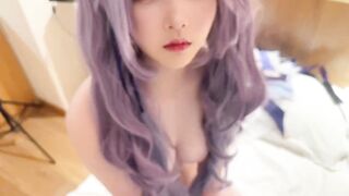 em gái cosplay siêu dễ thương bú cu cực phê