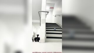 Địt nhau ở hành lang thì bị phát hiện chạy không kịp kéo quần lên tầng trên địt tiếp