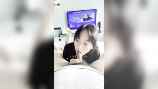 Em xinh viên bú mút con cặc dâm đãng kích thích