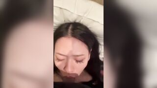 Em đeo lens lên đồ xinh xắn đi chơi mà anh nỡ lòng nào địt vào miệng em liên tục.