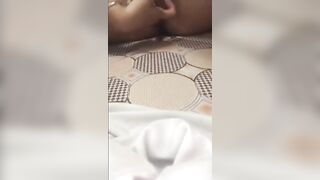 E teen Huỳnh Phụng vào nhà tắm quay clip thủ dâm nước lồn chảy lên lán