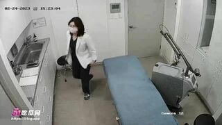 Hack cam quay lén phòng khám e gái xinh nâng ngực cực đẹp p1