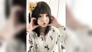 bé gái xinh như thiên thần thủ dâm khoe hàng p2