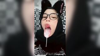XUẤT VÀO MỒM CON ĐĨ DÂM TẶC